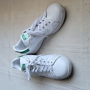 Adidas Stan Smith sneakers 💚🤍